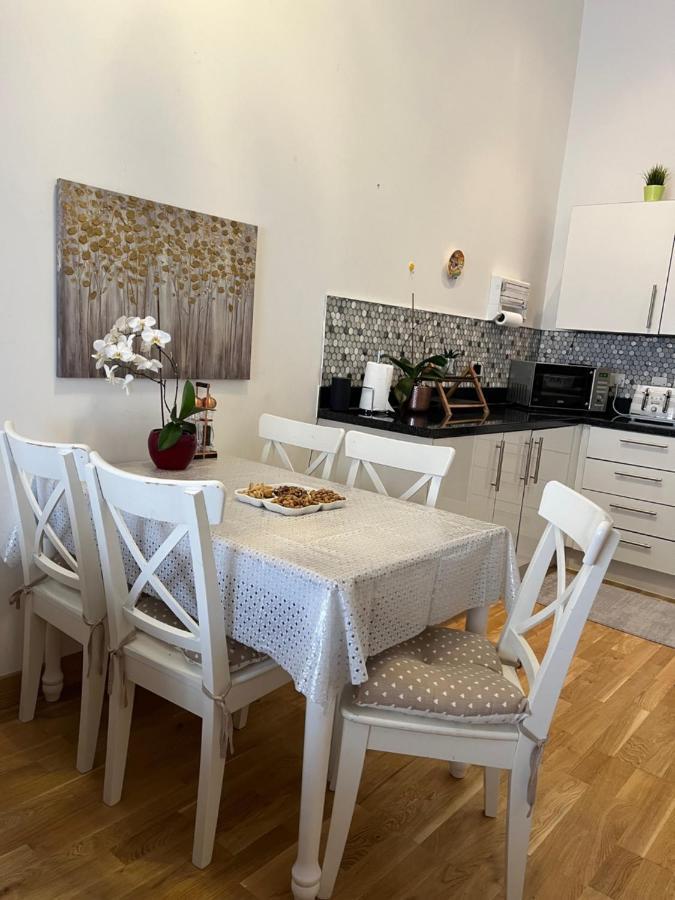 Two Double Bedroom Duplex Flat Londra Esterno foto