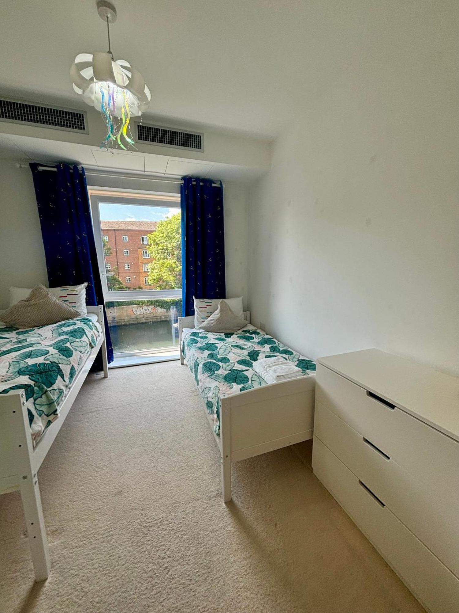Two Double Bedroom Duplex Flat Londra Esterno foto